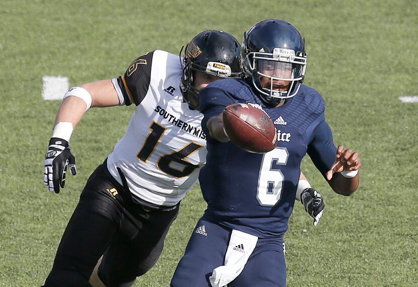 Nov 14, 2015; Houston, TX, USA; Rice Owls quarterback Driphus Jackson (6) pitches the ball...