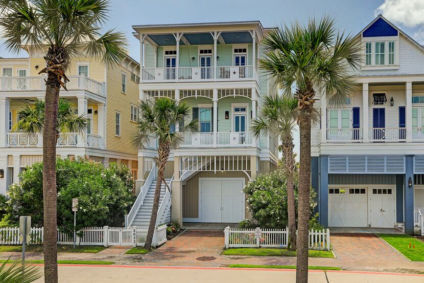 A look at 2633 East Seaside Drive in Galveston.