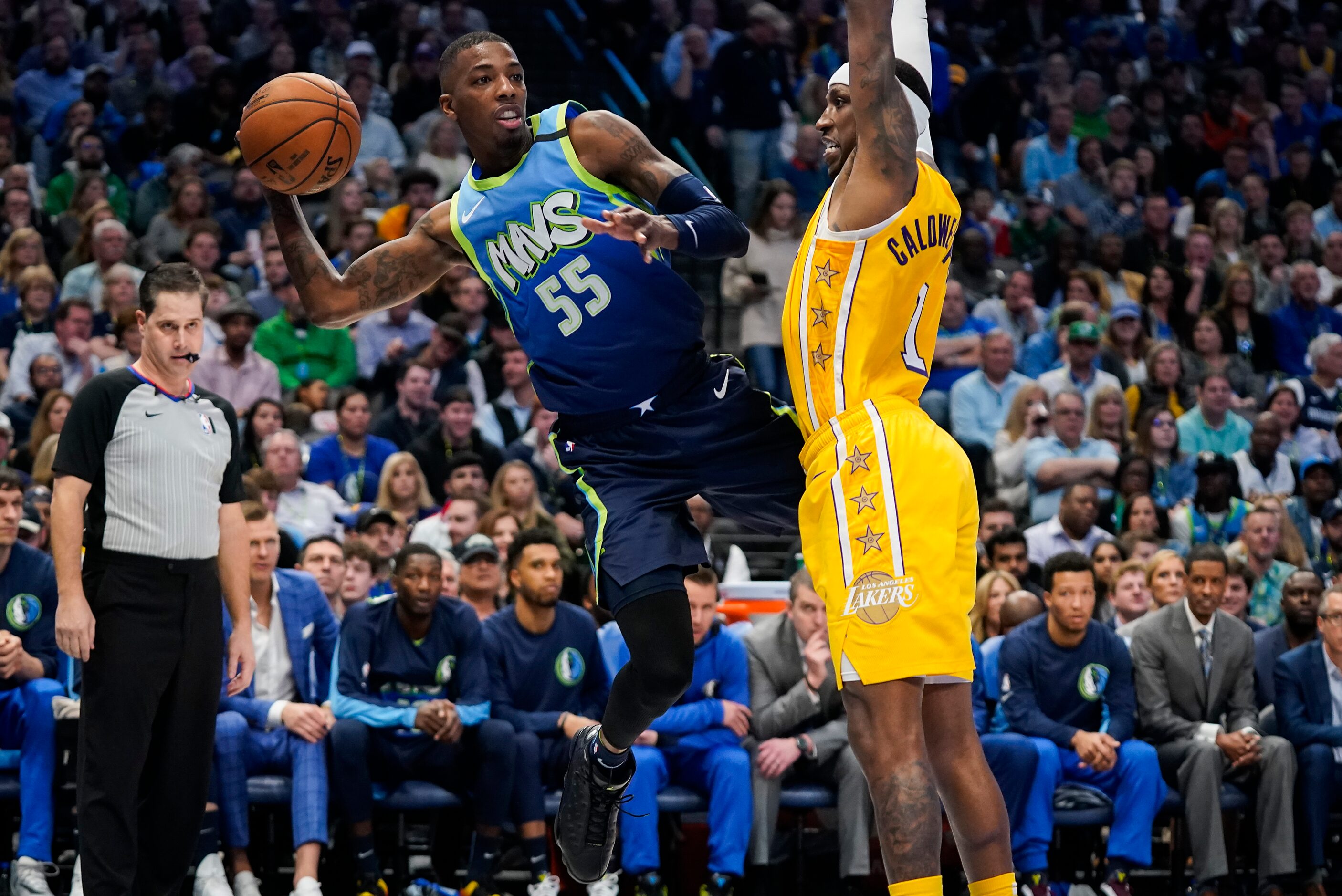 Dallas Mavericks guard Delon Wright (55) tries to pass around Los Angeles Lakers guard...