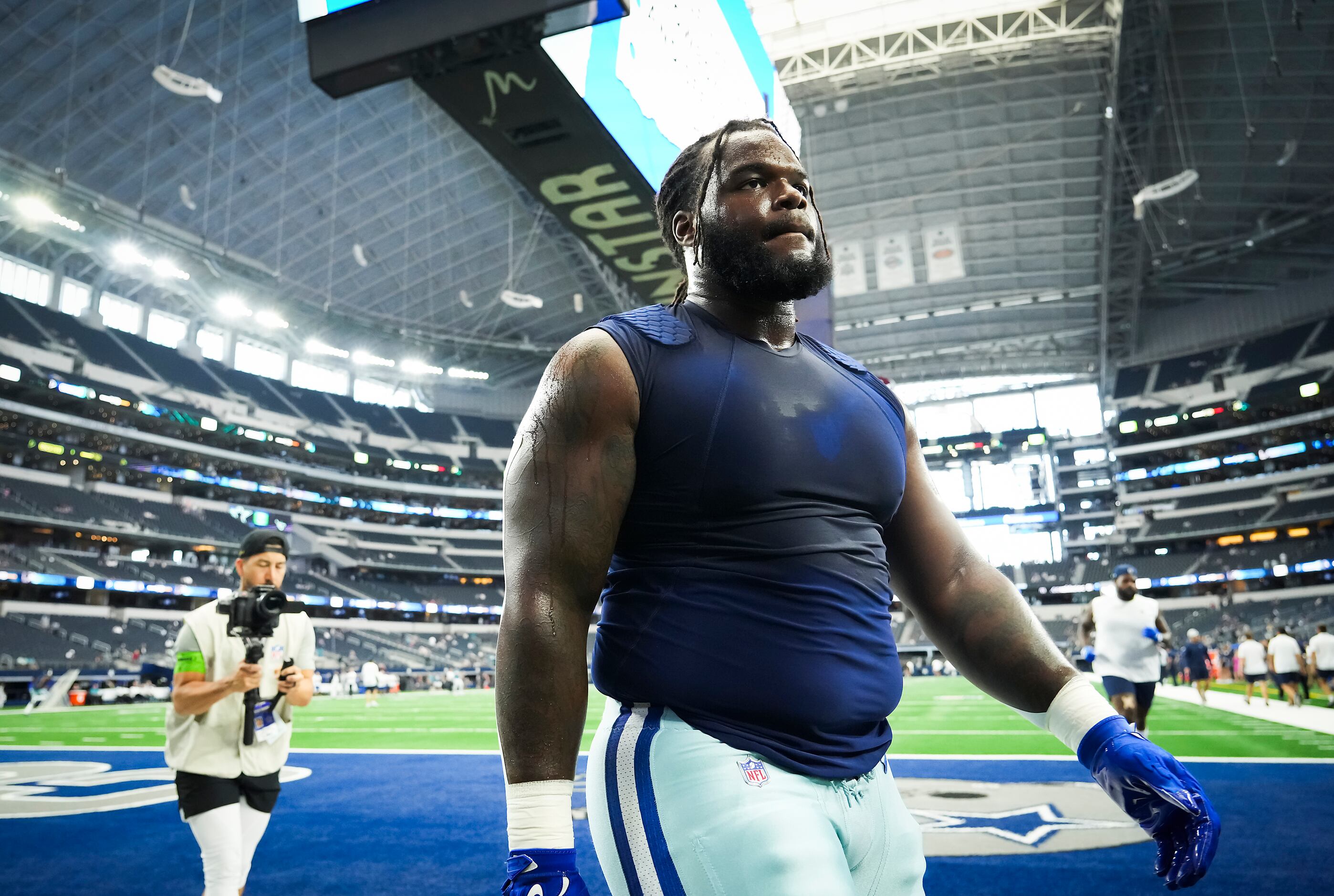 ARLINGTON, TX - OCTOBER 02: Dallas Cowboys Defensive Tackle Quinton Bohanna  (98) exits the game