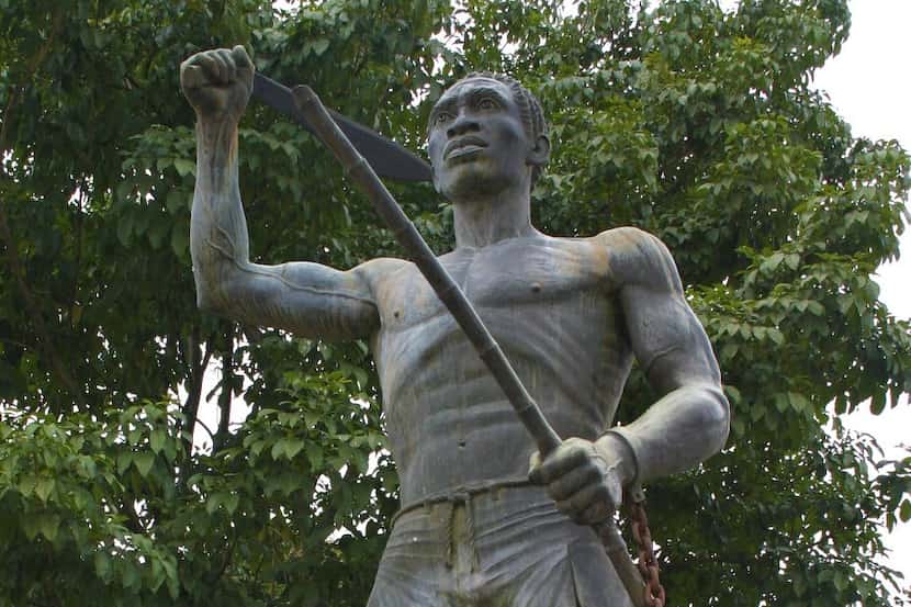 This statue of Gaspar Yanga stands in the town that bears his name: Yanga, Veracruz