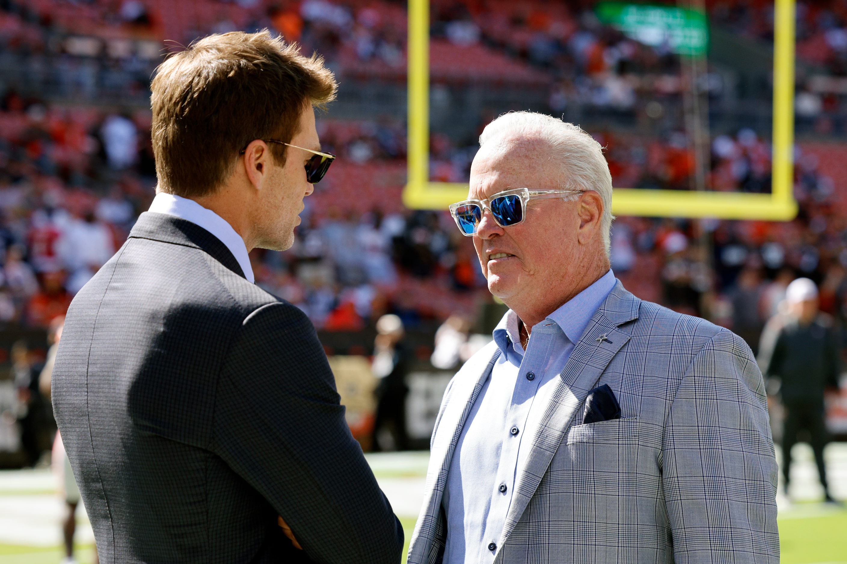 Dallas Cowboys Executive vice president & CEO Stephen Jones (right) talks with former NFL...