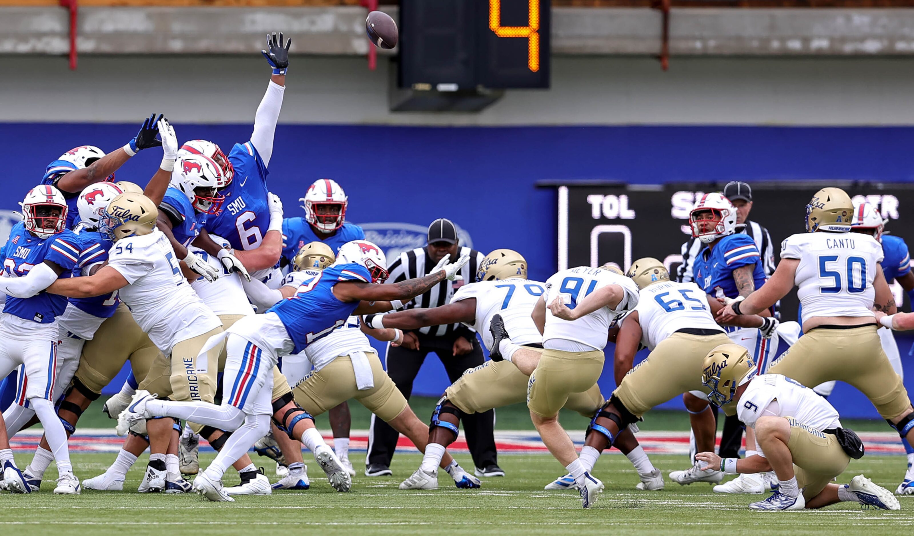 Tulsa kicker Chase Meyer (91) makes a 35 yard field goal against SMU during the first half...