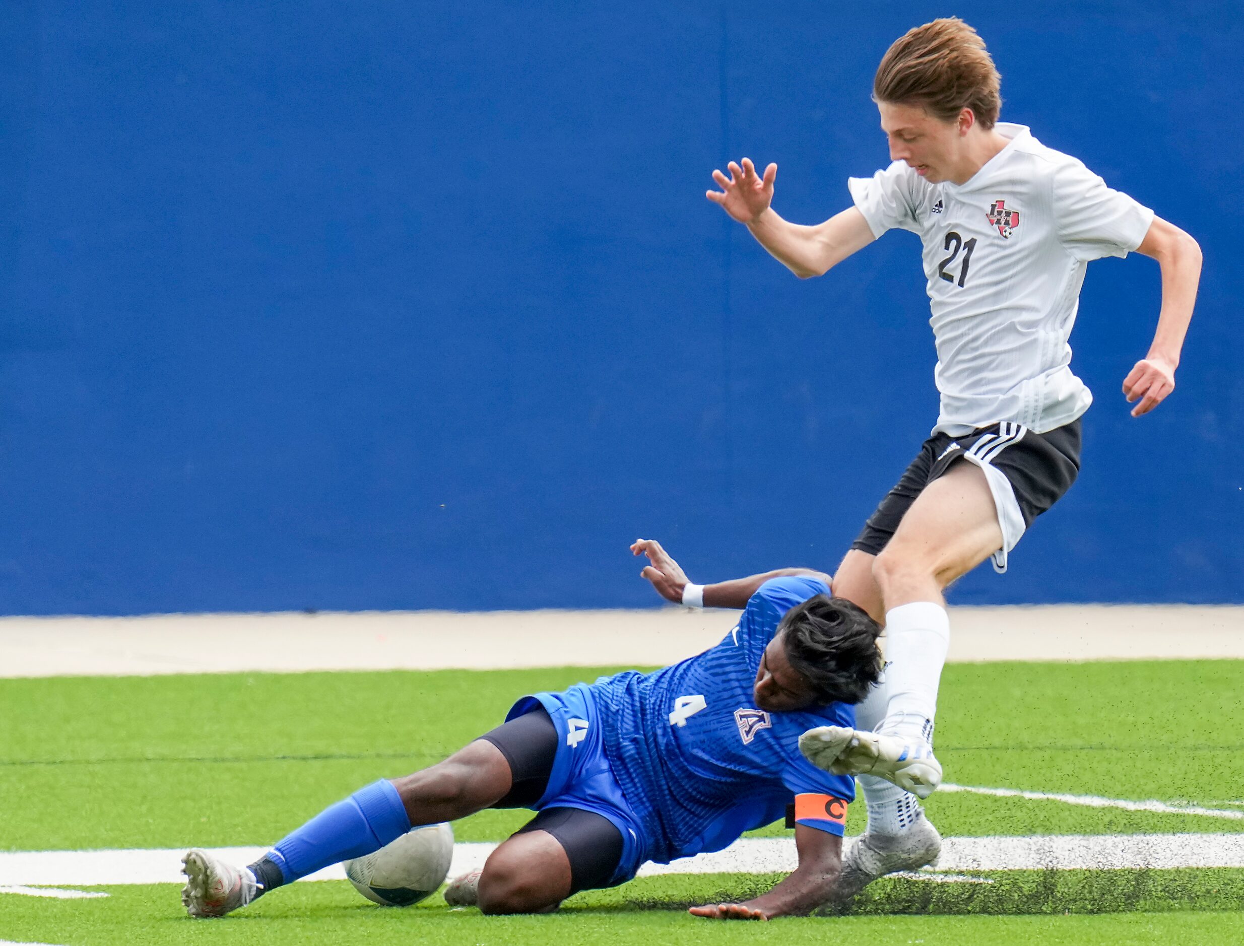 Allen defender Taran Kumar (4) challenges Lake Highlands midfielder James Boone (21) for the...