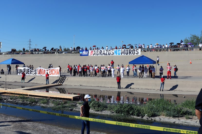 Cerca de 200 familias pudieron reencontrarse por al menos tres minutos durante el evento...