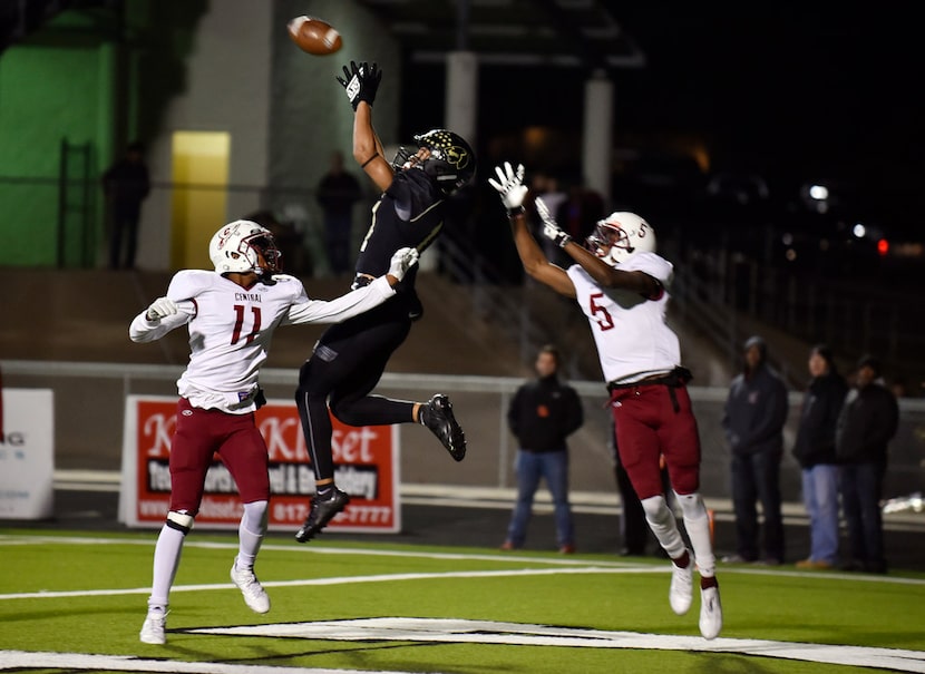 Keller Fossil Ridge wide receiver Jaylen Hearst leaps for a touchdown catch against Keller...