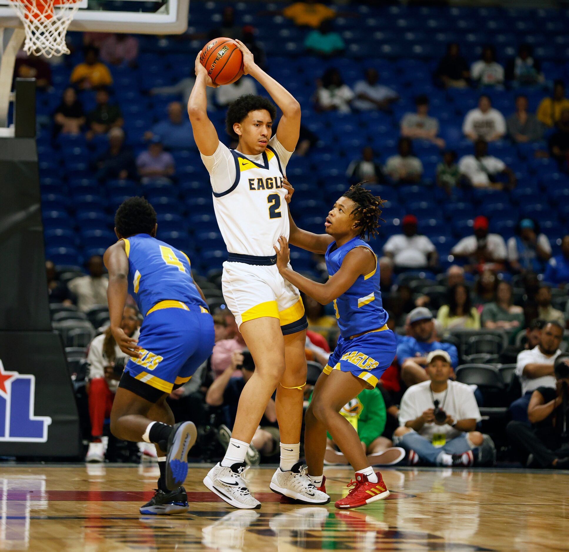 Houston Washington Davien Smith (4) tries to stop Oak Cliff Faith Family Academy Doryan...