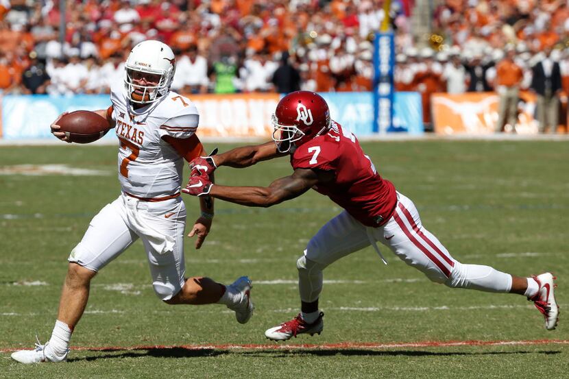 Oklahoma Sooners cornerback Jordan Thomas (7) chases Texas Longhorns quarterback Shane...