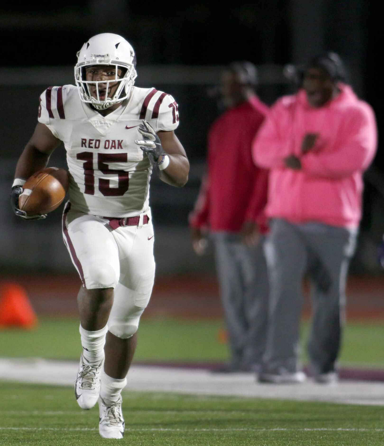 Red Oak running back C.J. Palmer (15) scampers down the sideline for a big gainer after...