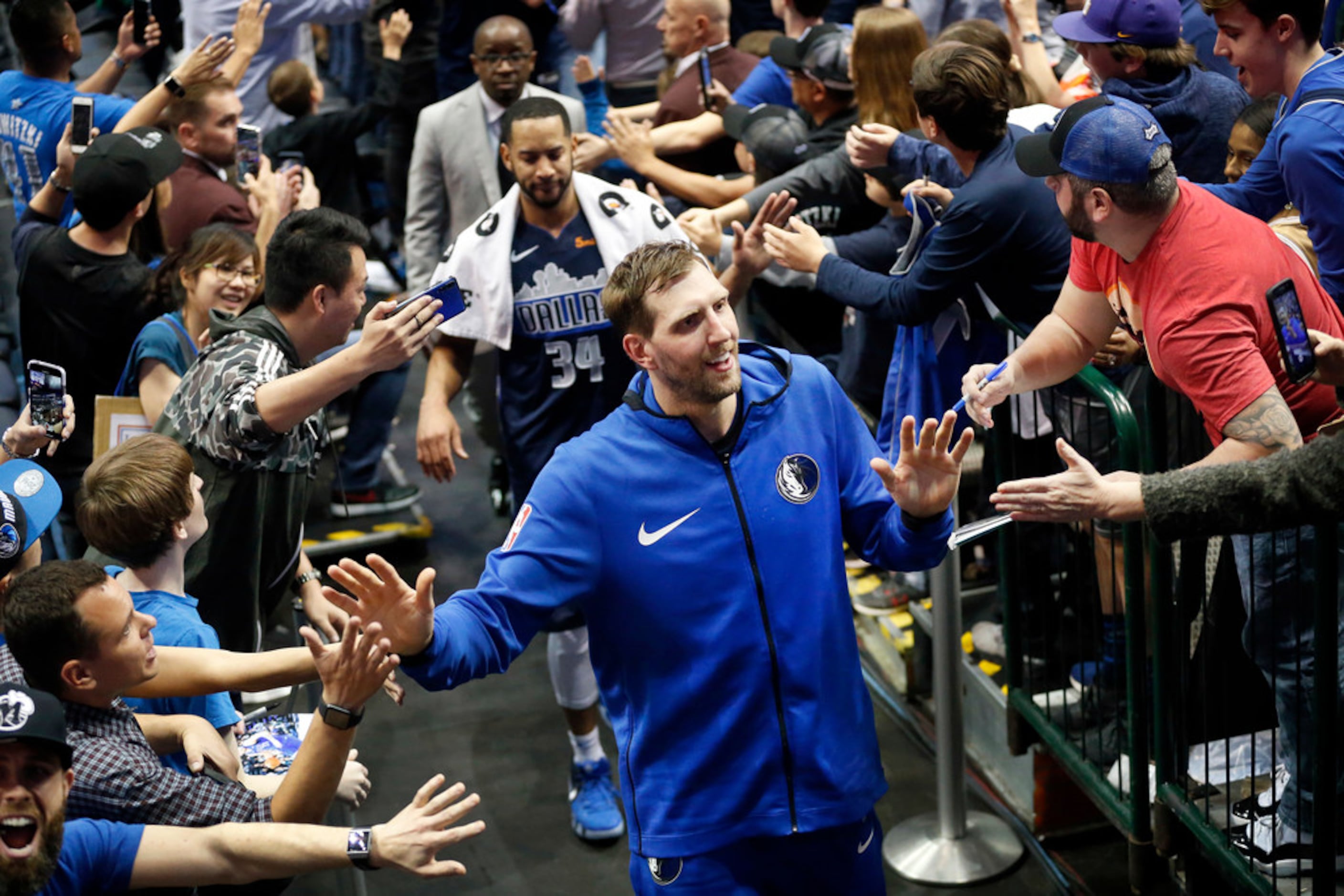 Dirk Nowitzki eyeing one more year with Dallas Mavericks