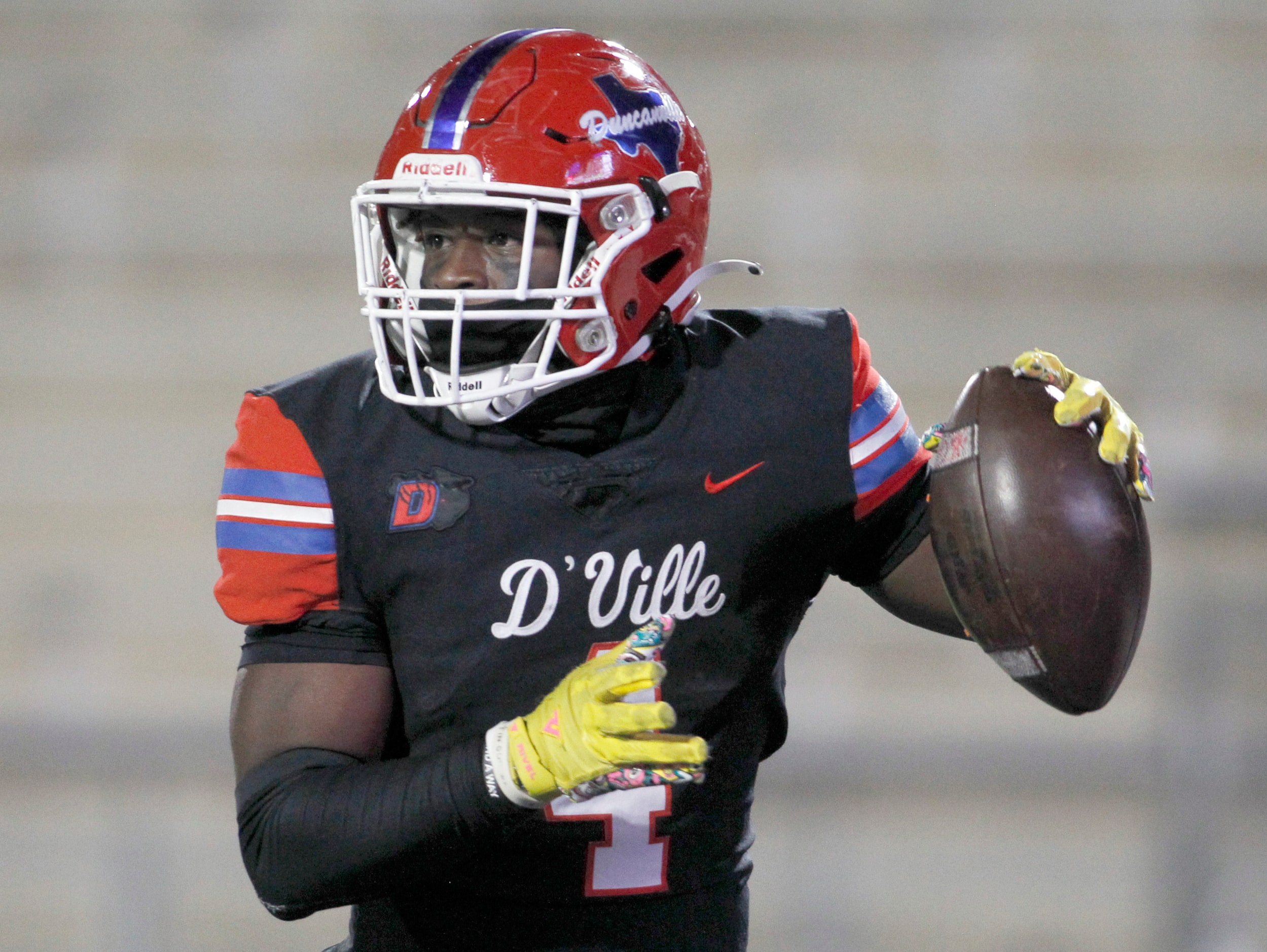 Duncanville linebacker Nehemiah Borner (4) scoops and scores a touchdown after recovering a...