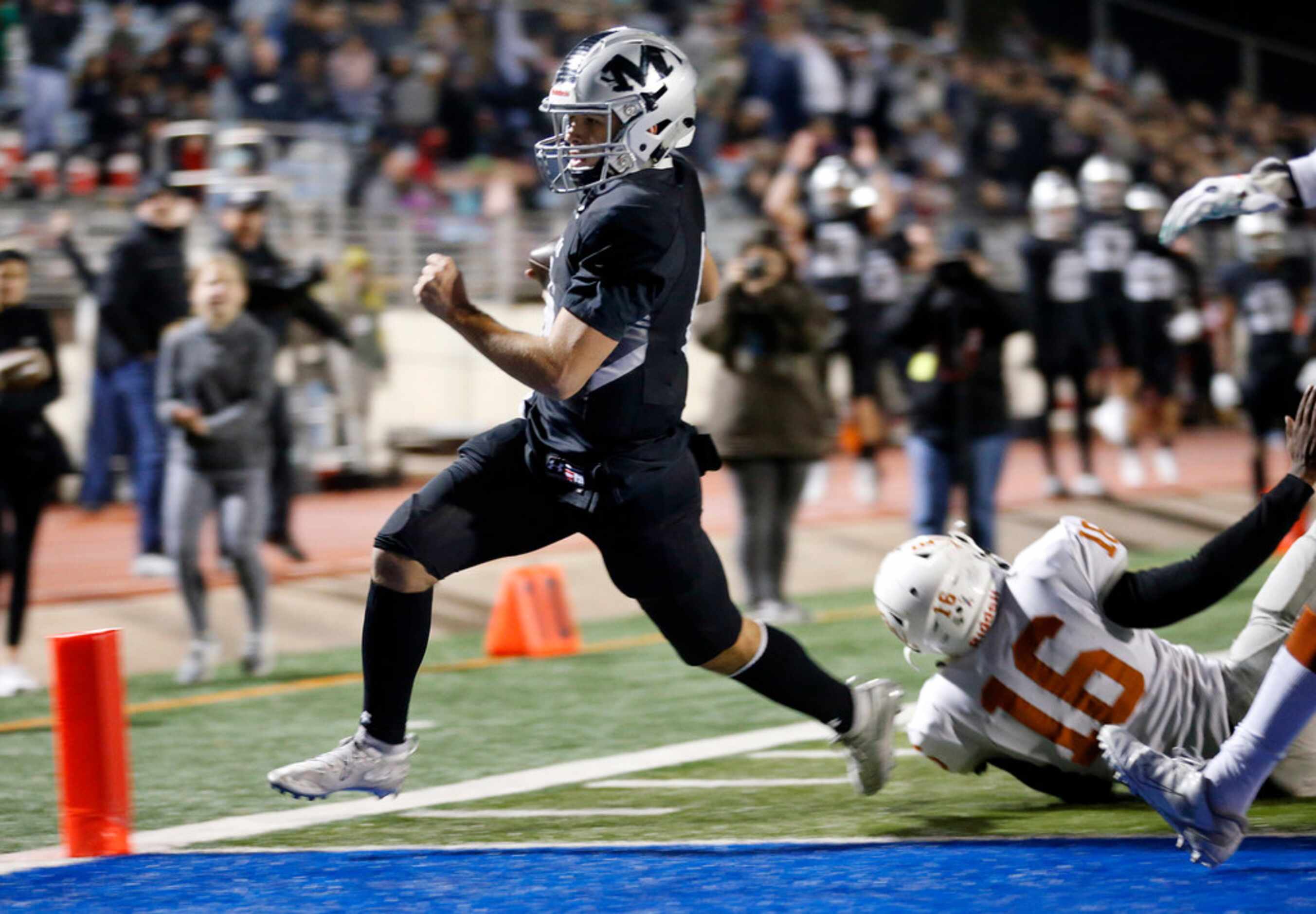 Martin quarterback Zach Mundell (6) carries the ball around the end for a second quarter...