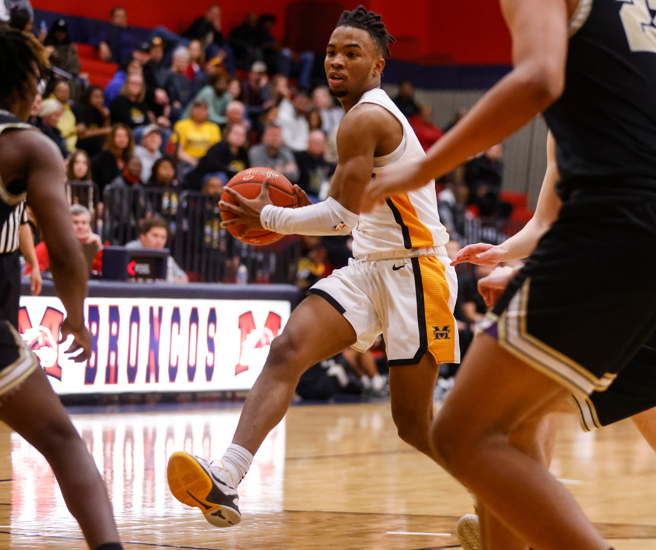 Memorial’s Isaiah Foster (1) dribbles the ball up the court in the fourth quarter against...