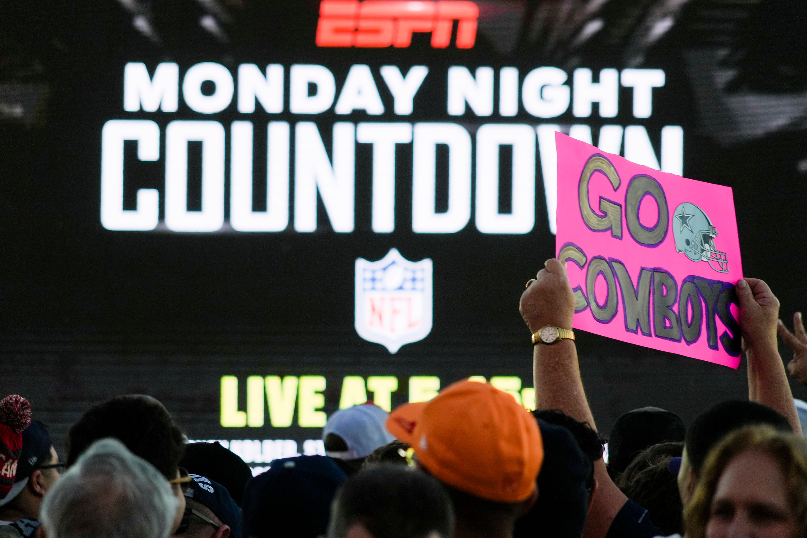 Does ESPN+ Streaming Service include live streaming of MNF or MNF