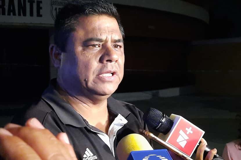 Mario Escobar, pap  de Debanhi, habl  ante los medios de comunicaci n la noche del martes 10...