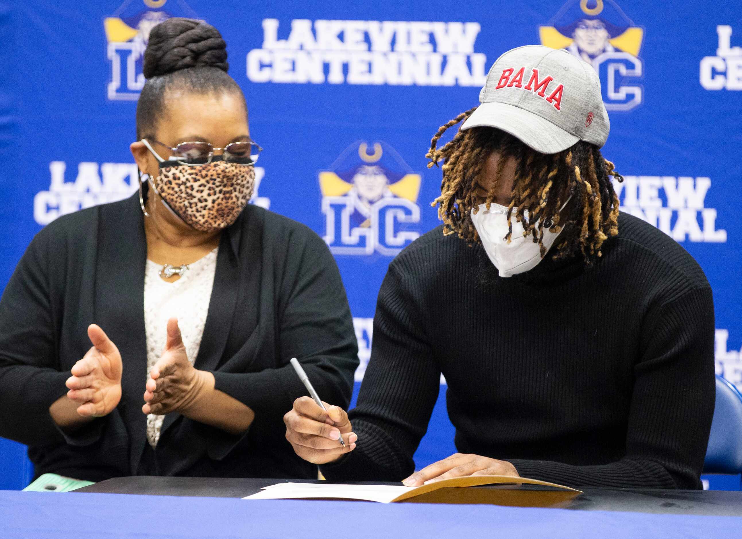 Verna Wheaton, left, applauds as her son, Garland Lakeview Centennial running back, Camar...