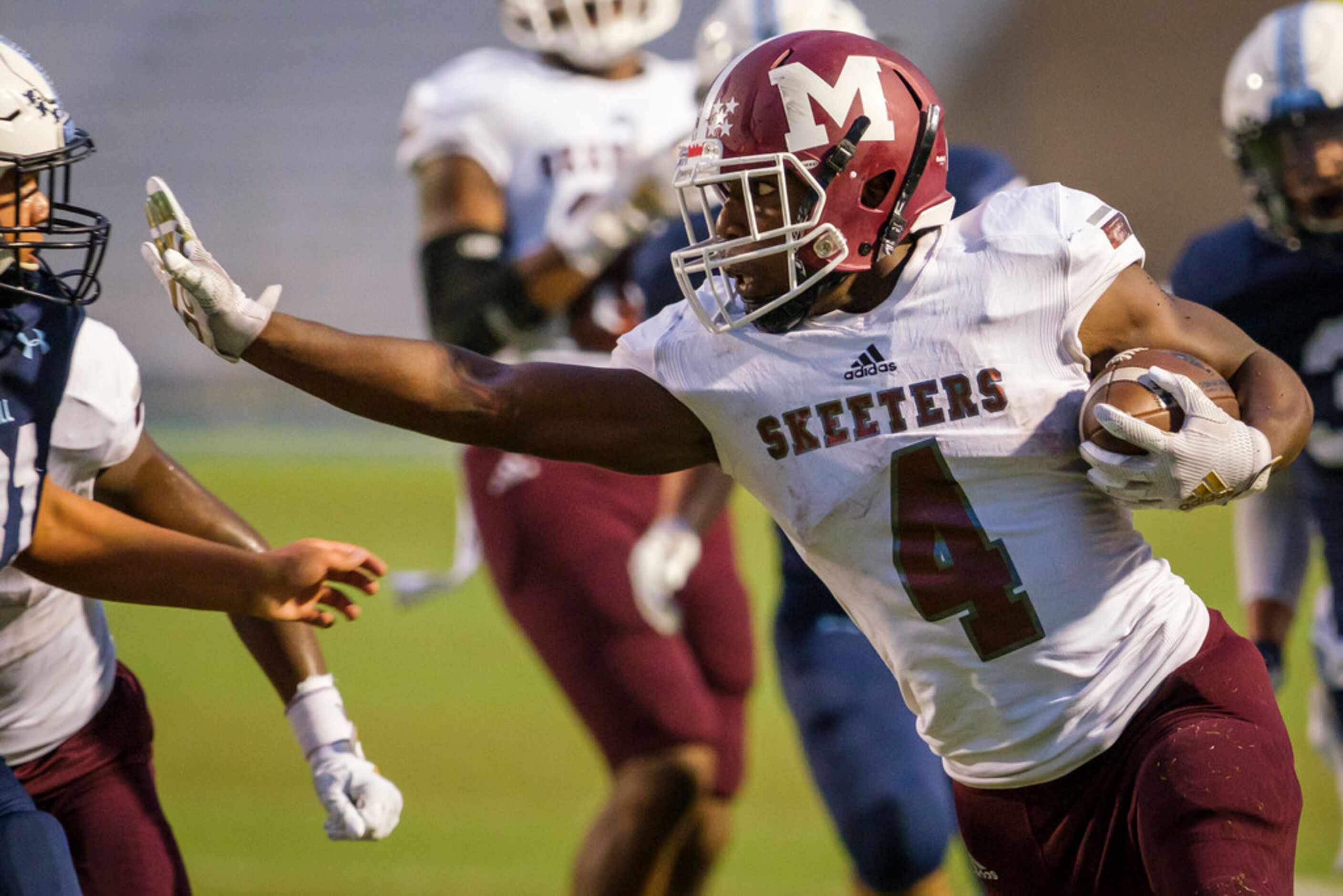 Mesquite running back  LaDarius Turner (4) pushes past L.D. Bell linebacker Marcos...