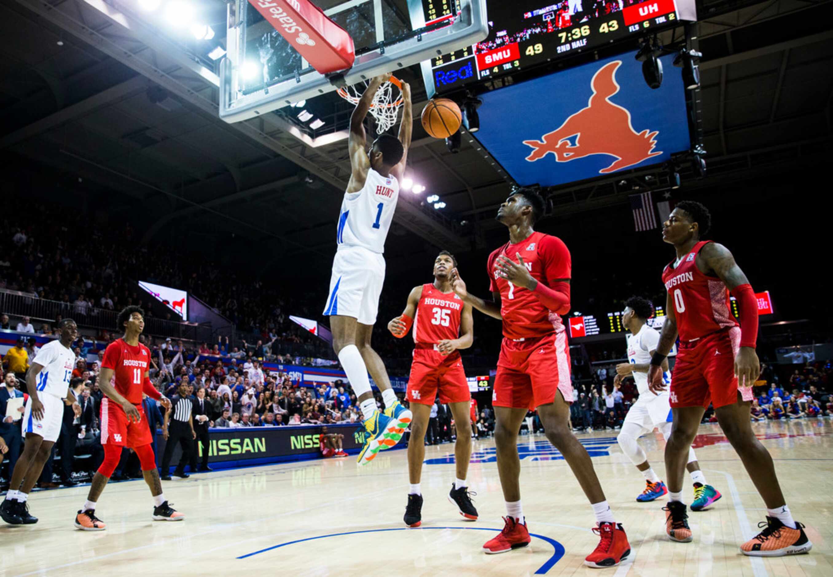 Southern Methodist Mustangs forward Feron Hunt (1) dunks the ball during the first half of a...