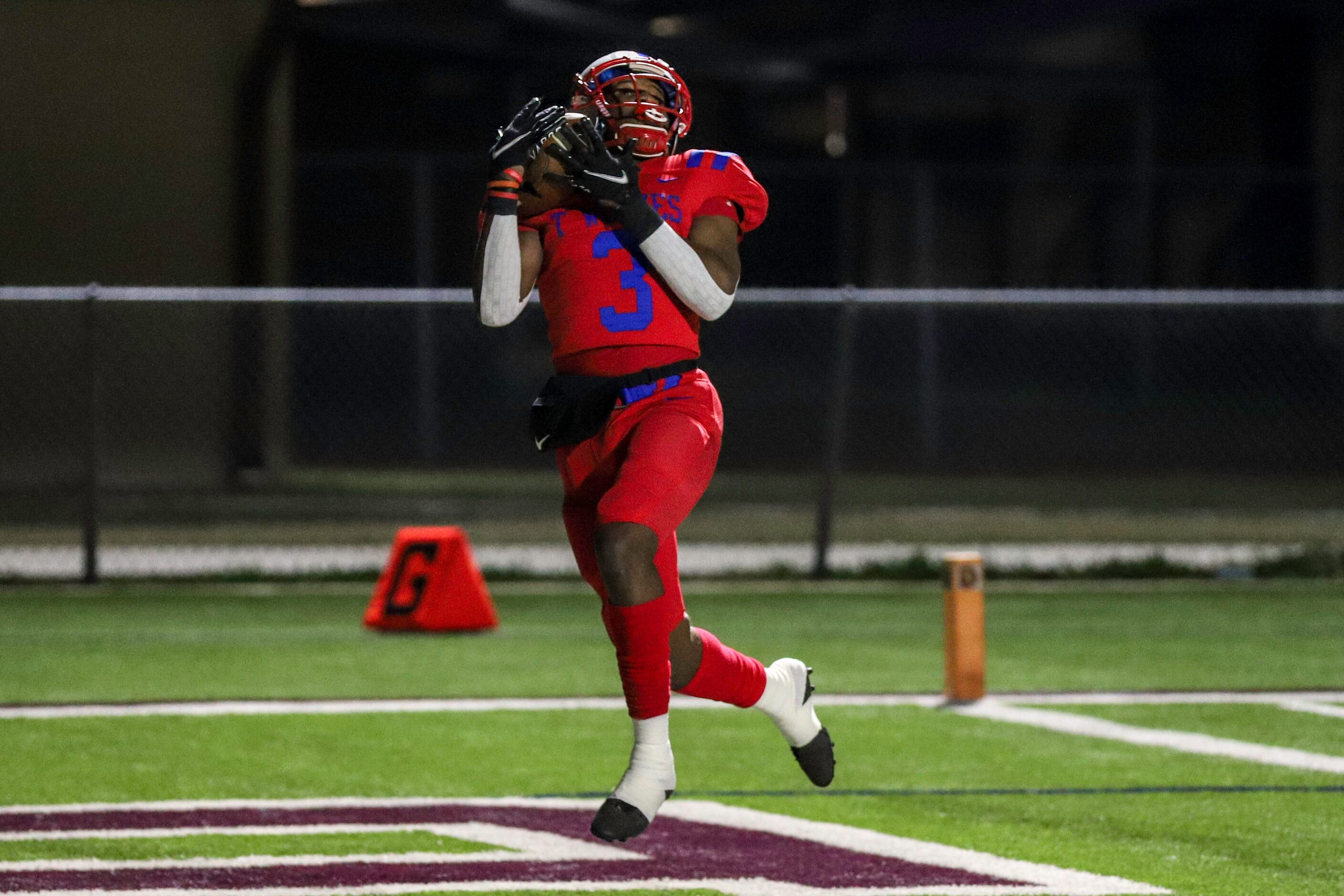 Spruce wide receiver Adrian Wickware (3) catches a touchdown pass during the fist half...