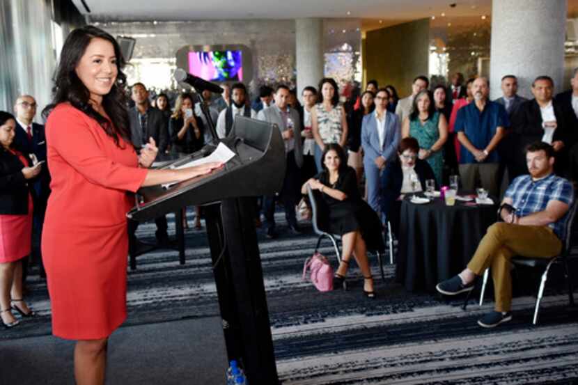 La representante Victoria Neave habla durante la recepción inaugural de la Academia de...