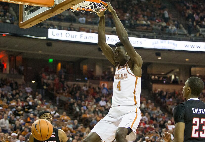 Texas forward Mohamed Bamba (4) dunks against Texas Tech at the Frank Erwin Center in...