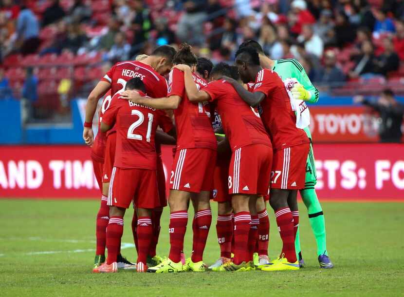 Oct 25, 2015; Dallas, TX, USA; FC Dallas players huddle  before the match against the San...