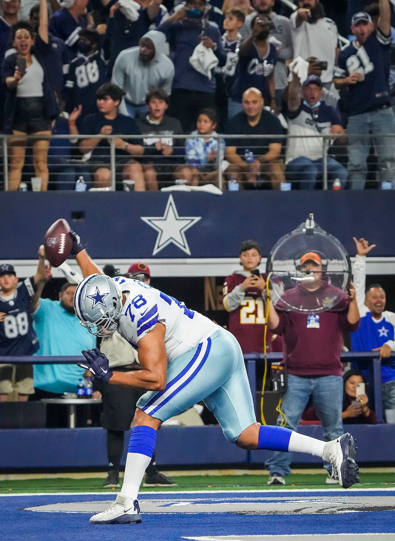 Photos: Tip toeing! Cowboys DE Demarcus Lawrence stays in bounds while  returning an interception for a touchdown