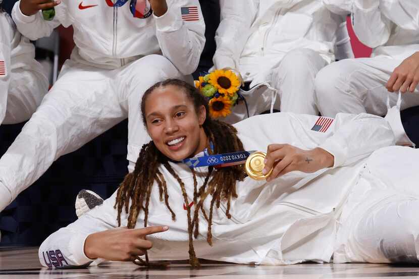 USA’s Brittney Griner (15) and team pose for photos during the medal ceremony for the...