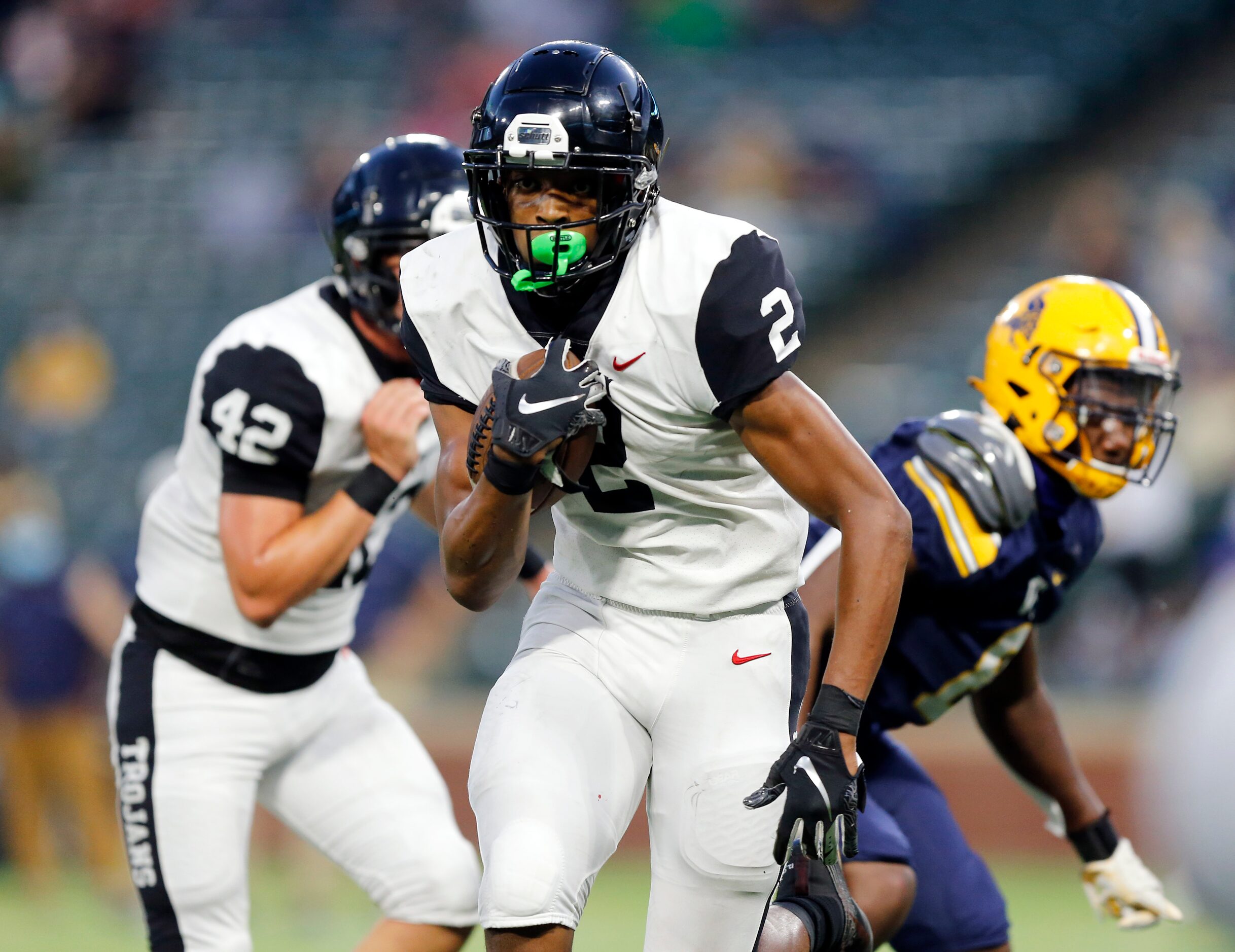 Euless Trinity running back Ollie Gordon (2) runs in a first quarter touchdown against...