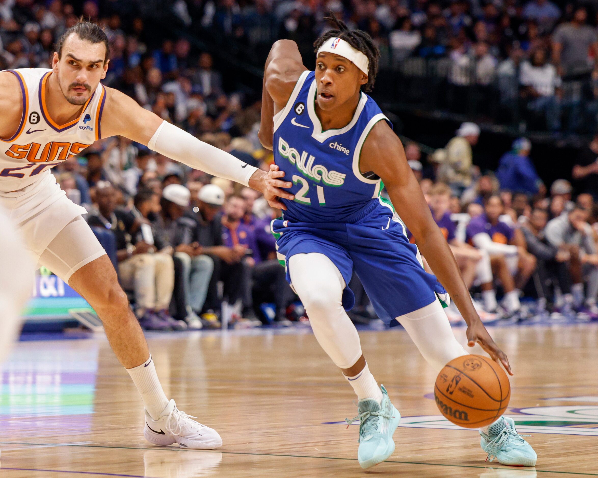 Dallas Mavericks guard Frank Ntilikina (21) drives to the basket against Phoenix Suns...