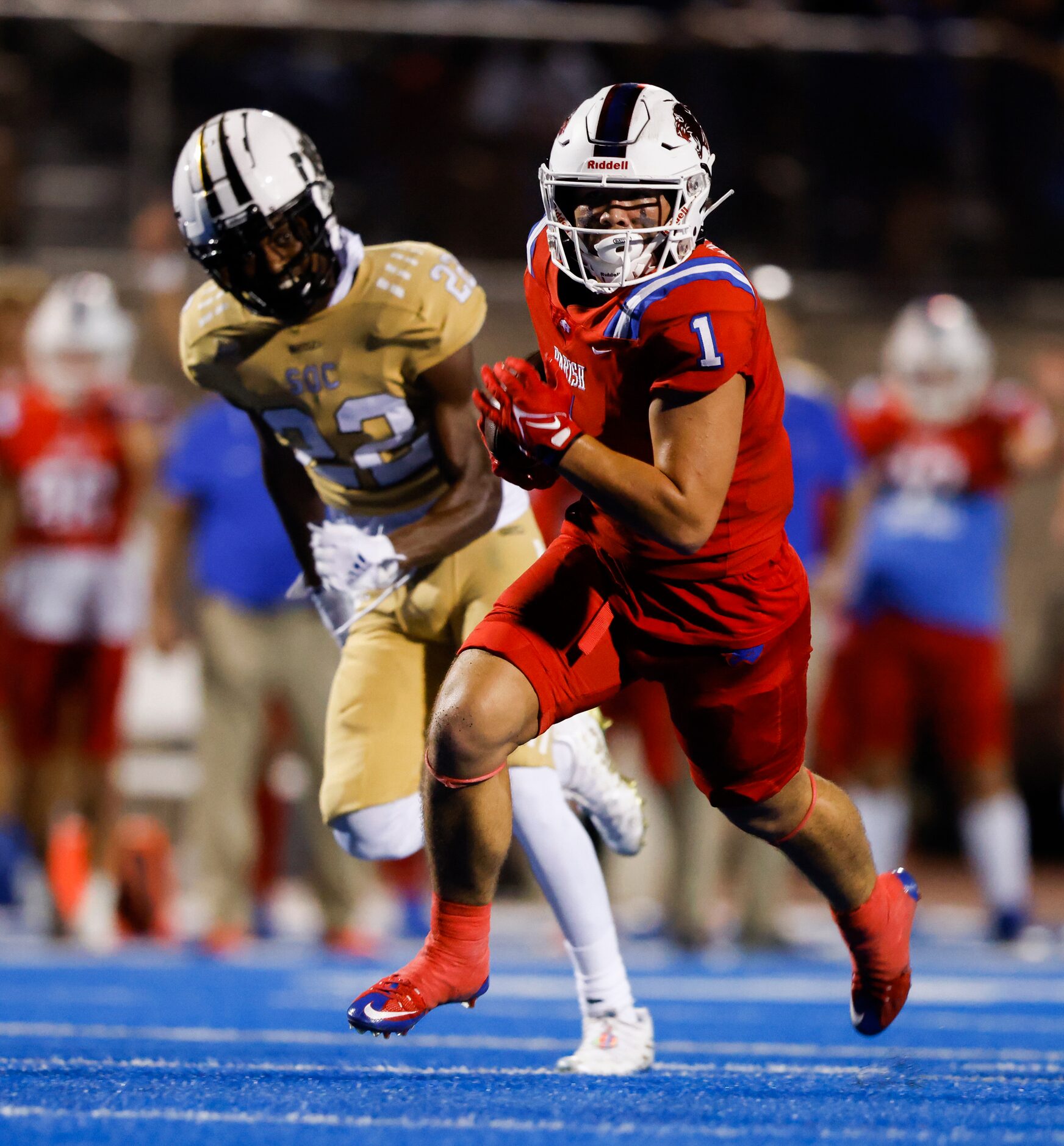 Parish Episcopal’s wide receiver Derek Eusebio (1) evades South Oak Cliff’s defensive back...