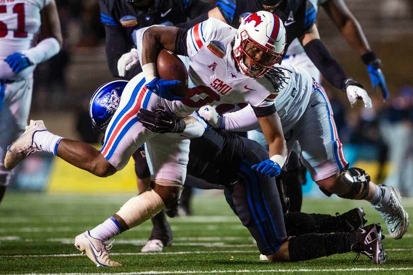 SMU's Camar Wheaton (0) carries the ball against BYU during the first half of the New Mexico...