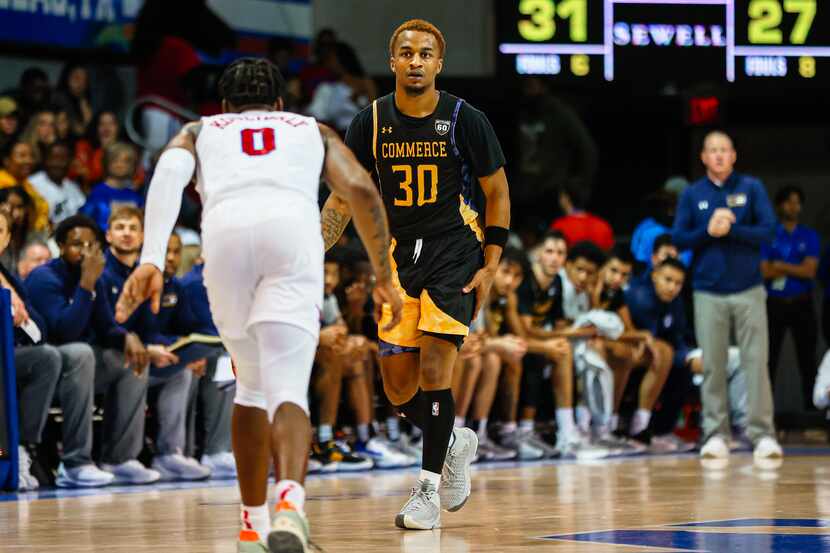 C.J. Roberts brings the ball up the court for Texas A&M Commerce.