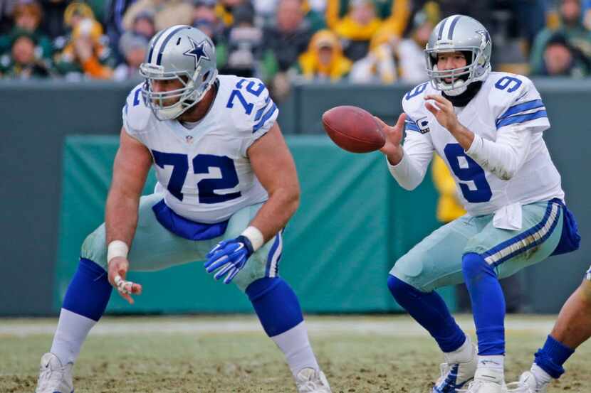 Dallas Cowboys quarterback Tony Romo (9) takes a snap from center Travis Frederick (72)...