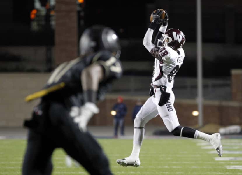 Wylie wide receiver Alex Wesley (88) makes the catch across the middle as South Oak Cliff...