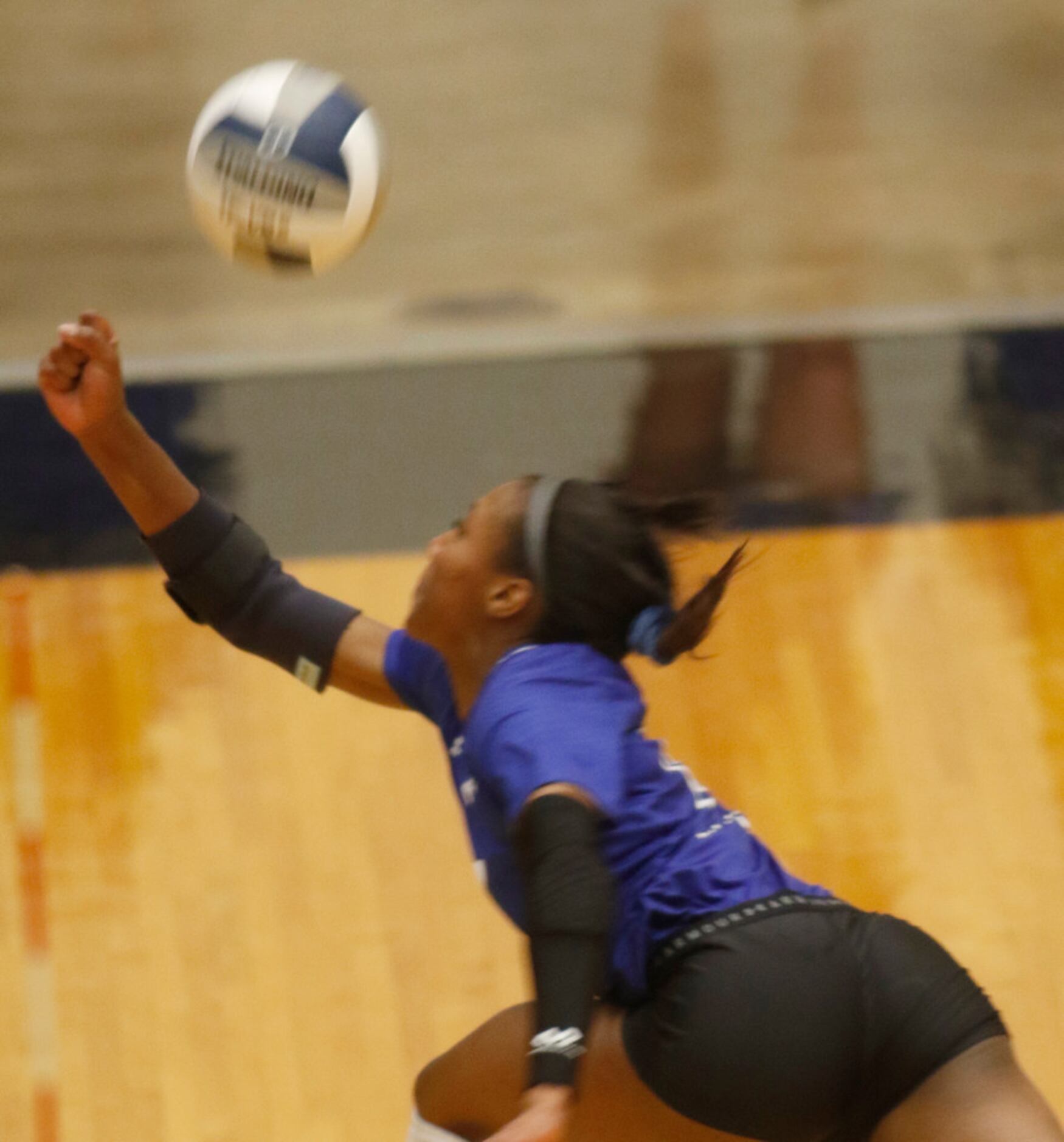 Trophy Club Byron Nelson outside hitter Charitie Luper (10) extends to save a play...