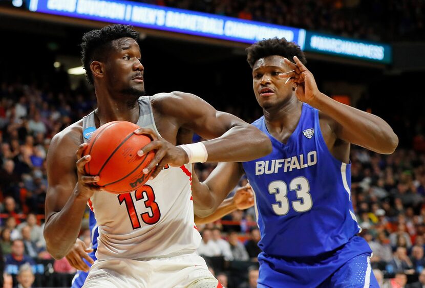 BOISE, ID - MARCH 15:  Deandre Ayton #13 of the Arizona Wildcats handles the ball against...