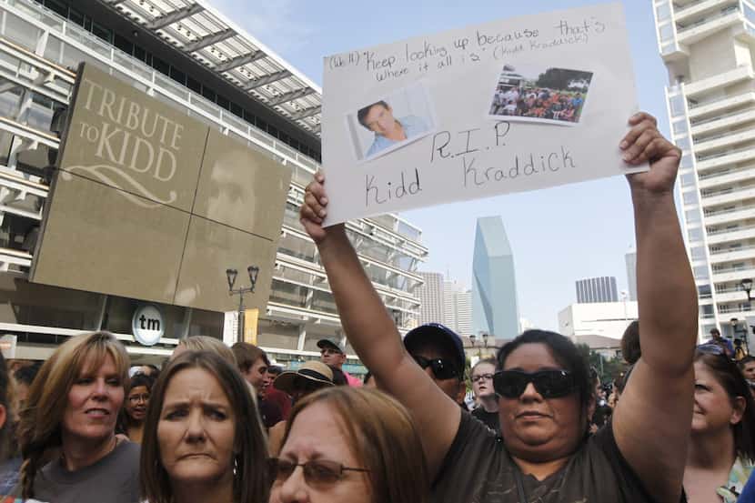 Elena Tapia of Irving held up her sign during the "Tribute for Kidd" for the late Kidd...