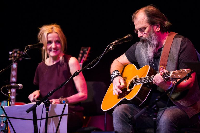 Patty Griffin and Steve Earle perform at Lampadusa: Concerts for Refugees in Dallas.