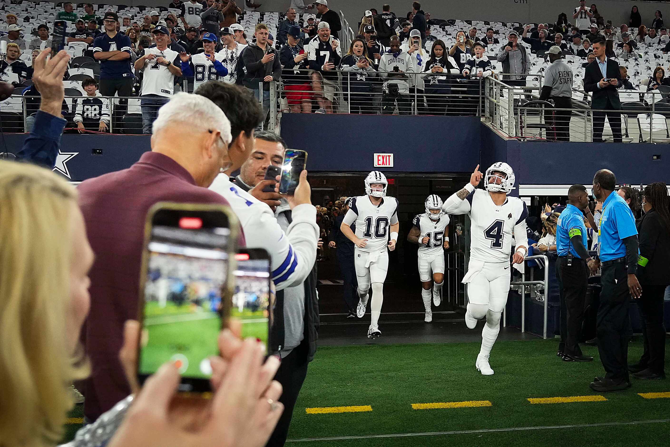 Dallas Cowboys quarterback Dak Prescott (4) takes the field to warm up before an NFL...