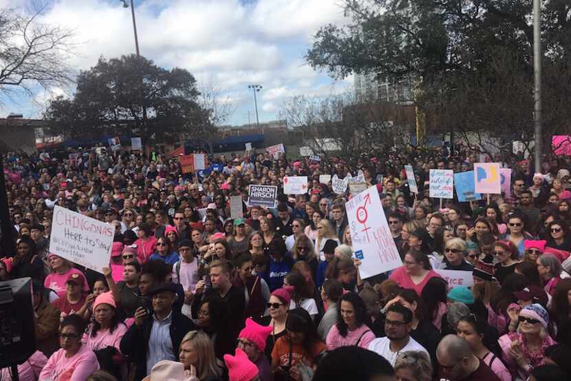“Chingonas are here to stay”. Varias mujeres inmigrantes marcharon este sábado para pedir...