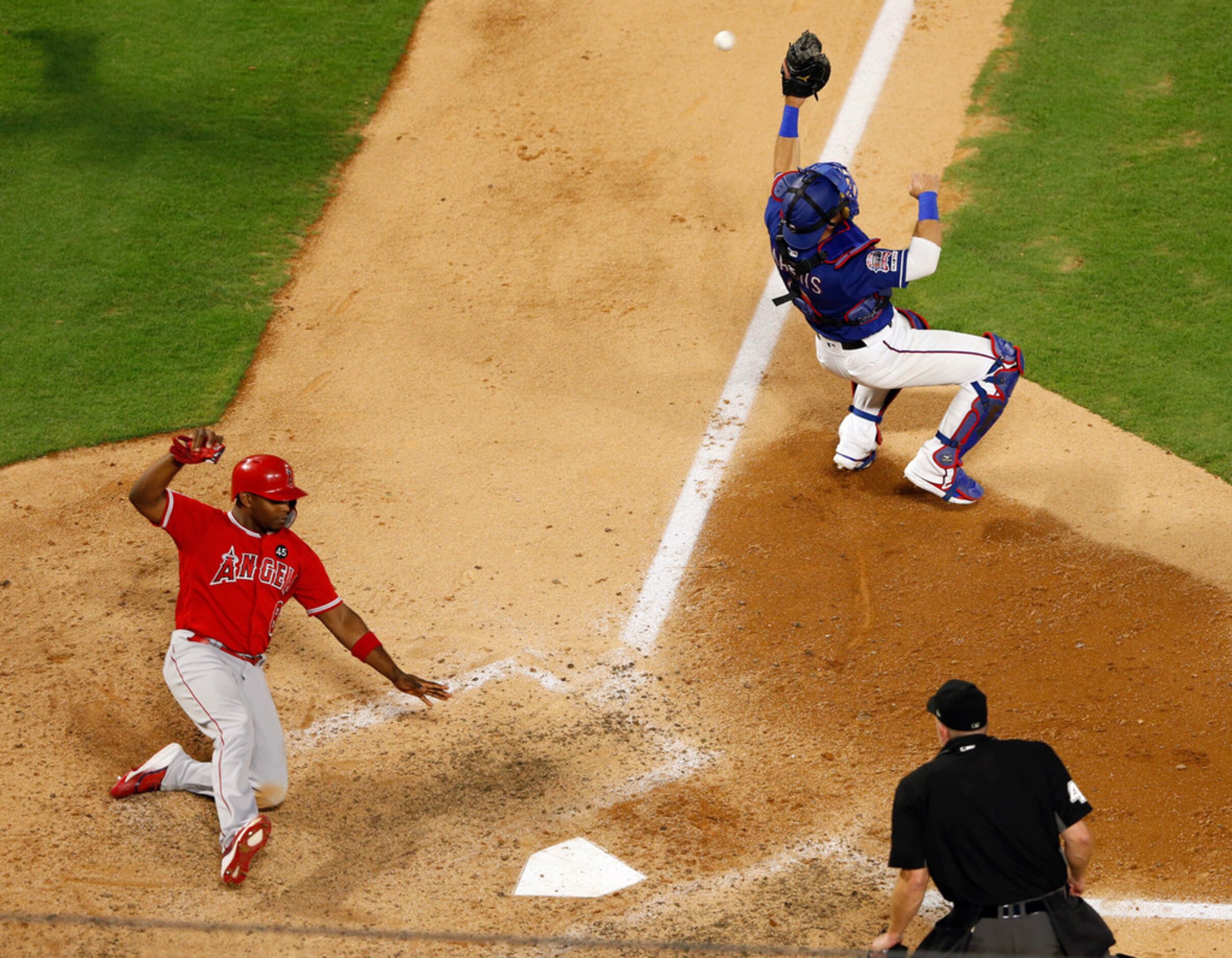 Texas Rangers catcher Jeff Mathis (2) misses the catch as Los Angeles Angels left fielder...