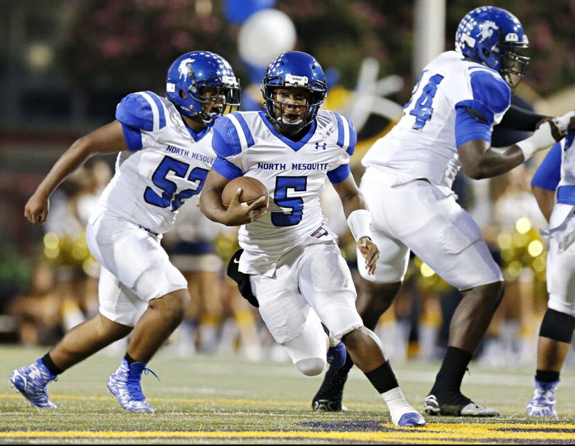 North Mesquite quarterback Ja'Quez Gooch (5) runs during the first half against Highland...