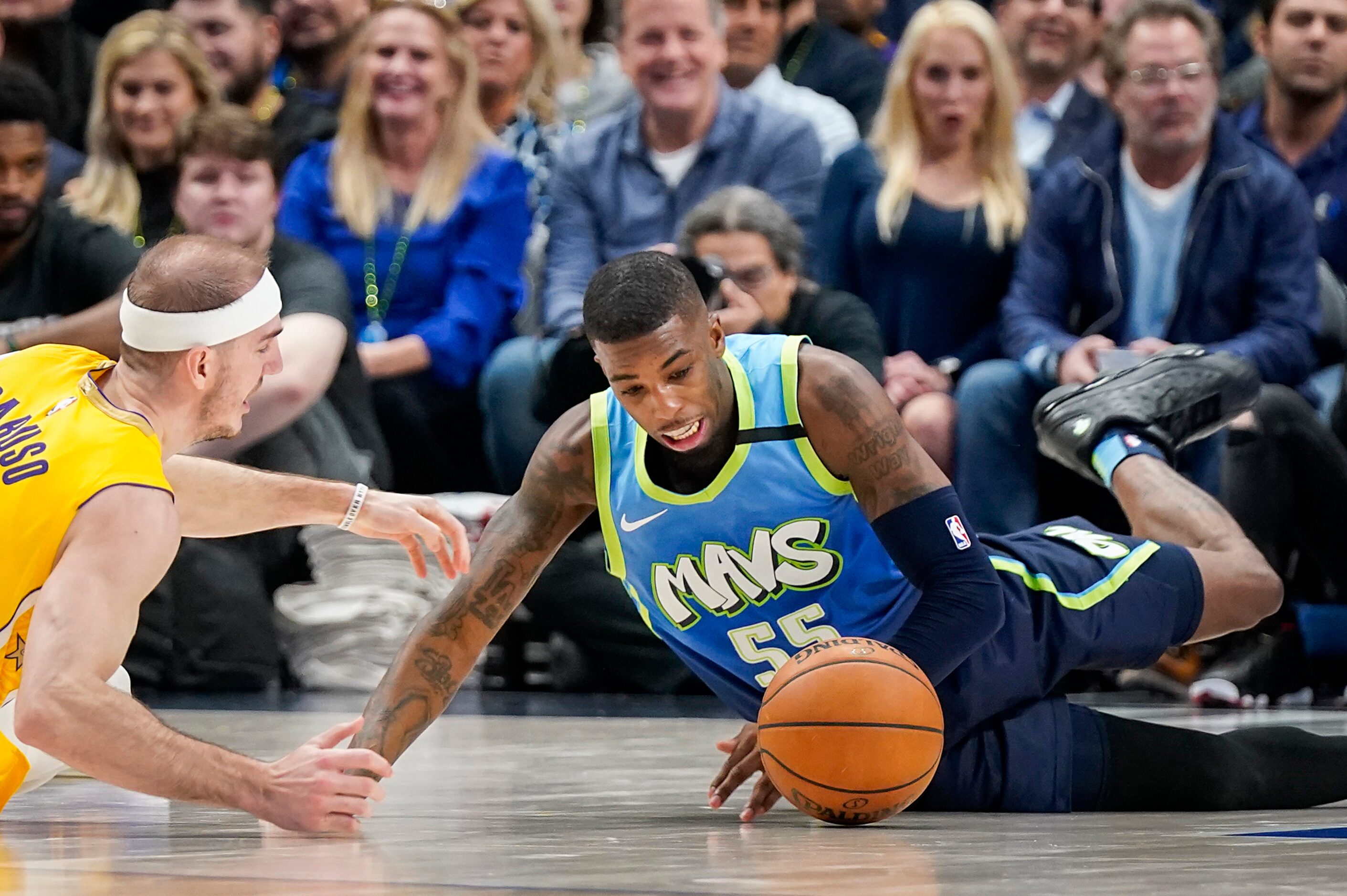 Dallas Mavericks guard Delon Wright (55) fights for a loose ball against Los Angeles Lakers...