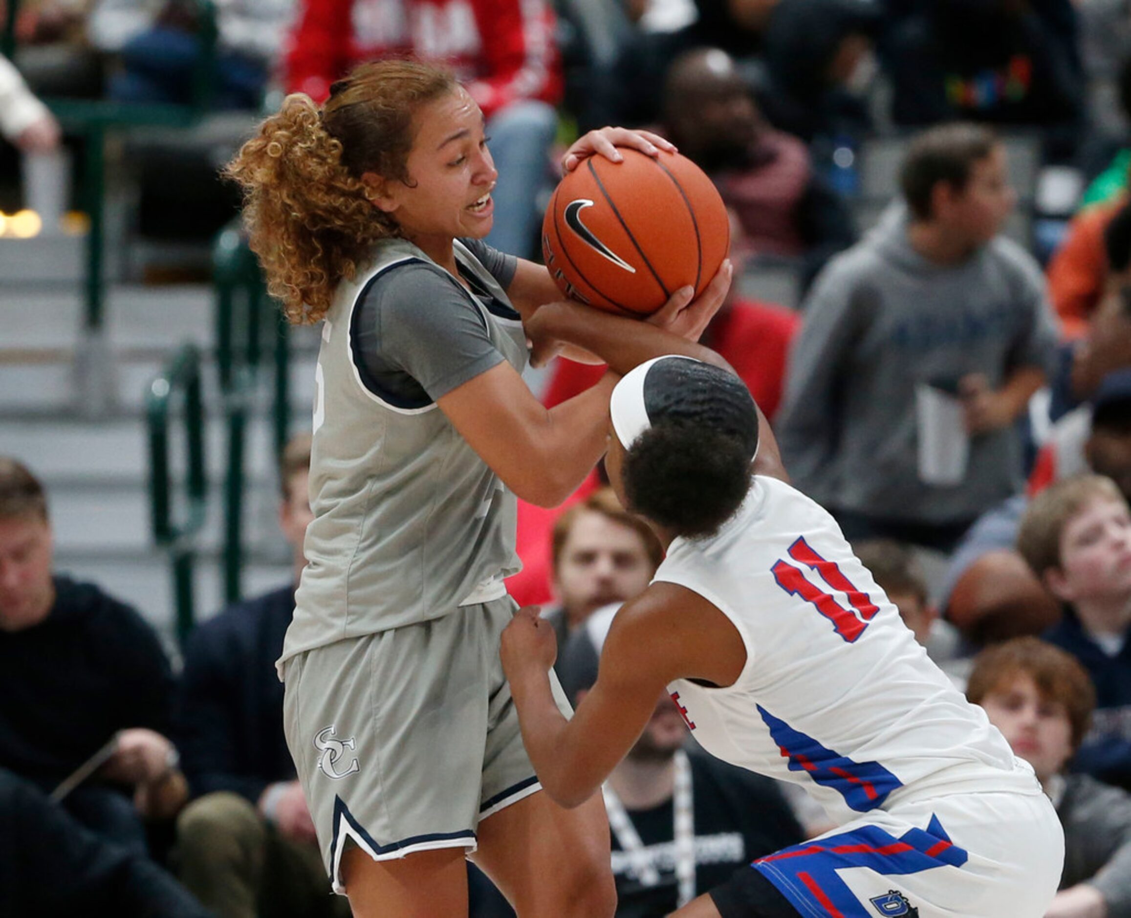 Duncanvilles Tristen Taylor (11) tries to get the ball from Sierra Canyon's Ashley ...