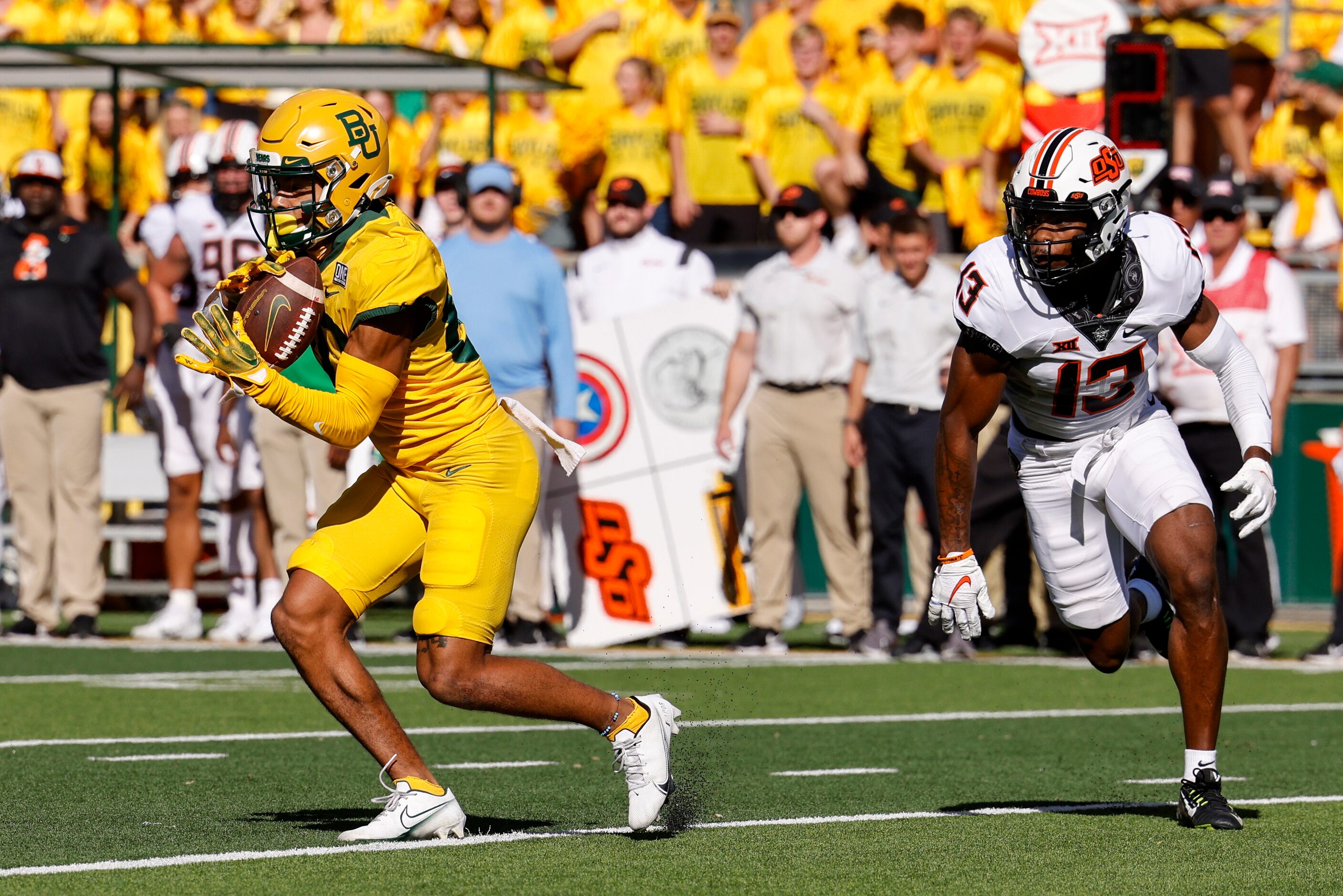 Baylor wide receiver Monaray Baldwin (80) catches a pass ahead of Oklahoma State safety...