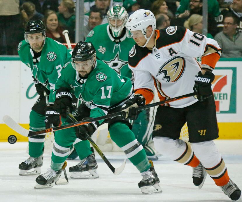 Dallas Stars center Devin Shore (17) and Anaheim Ducks right wing Corey Perry (10) chase the...