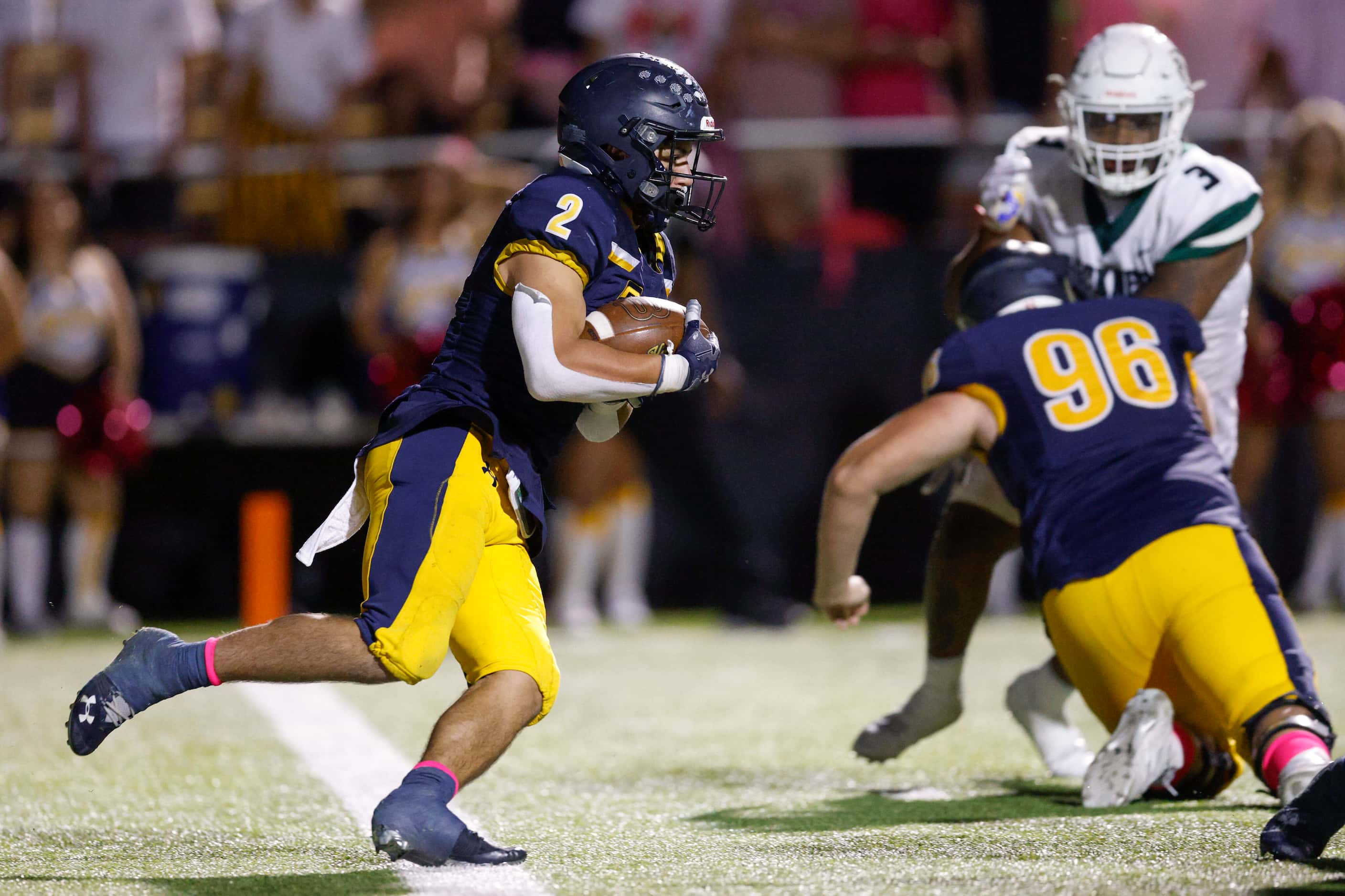 Highland Park running back Wilson Axley (2) runs the ball during the second half of a...