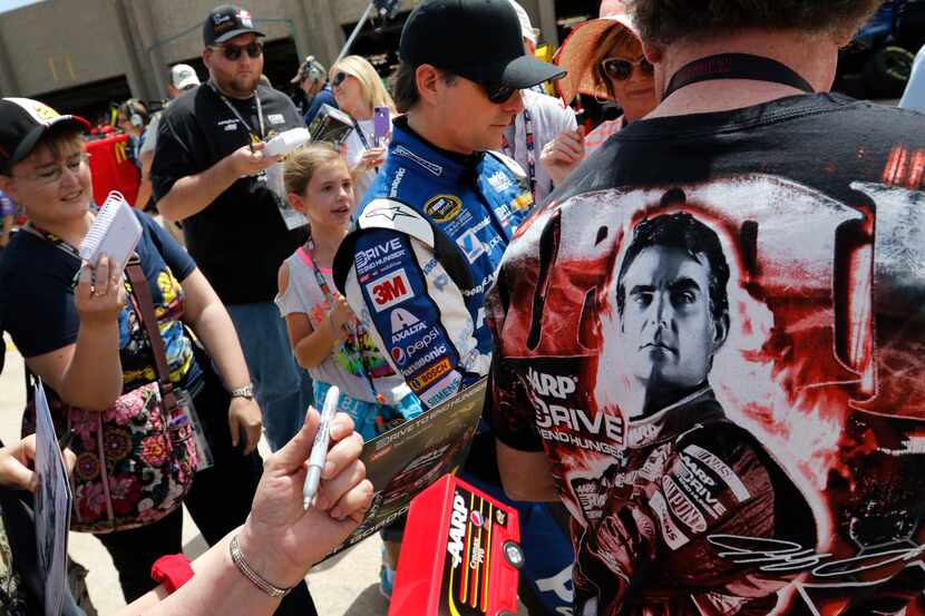 NASCAR Sprint Cup driver Jeff Gordon (24) signs autographs after practice at Texas Motor...