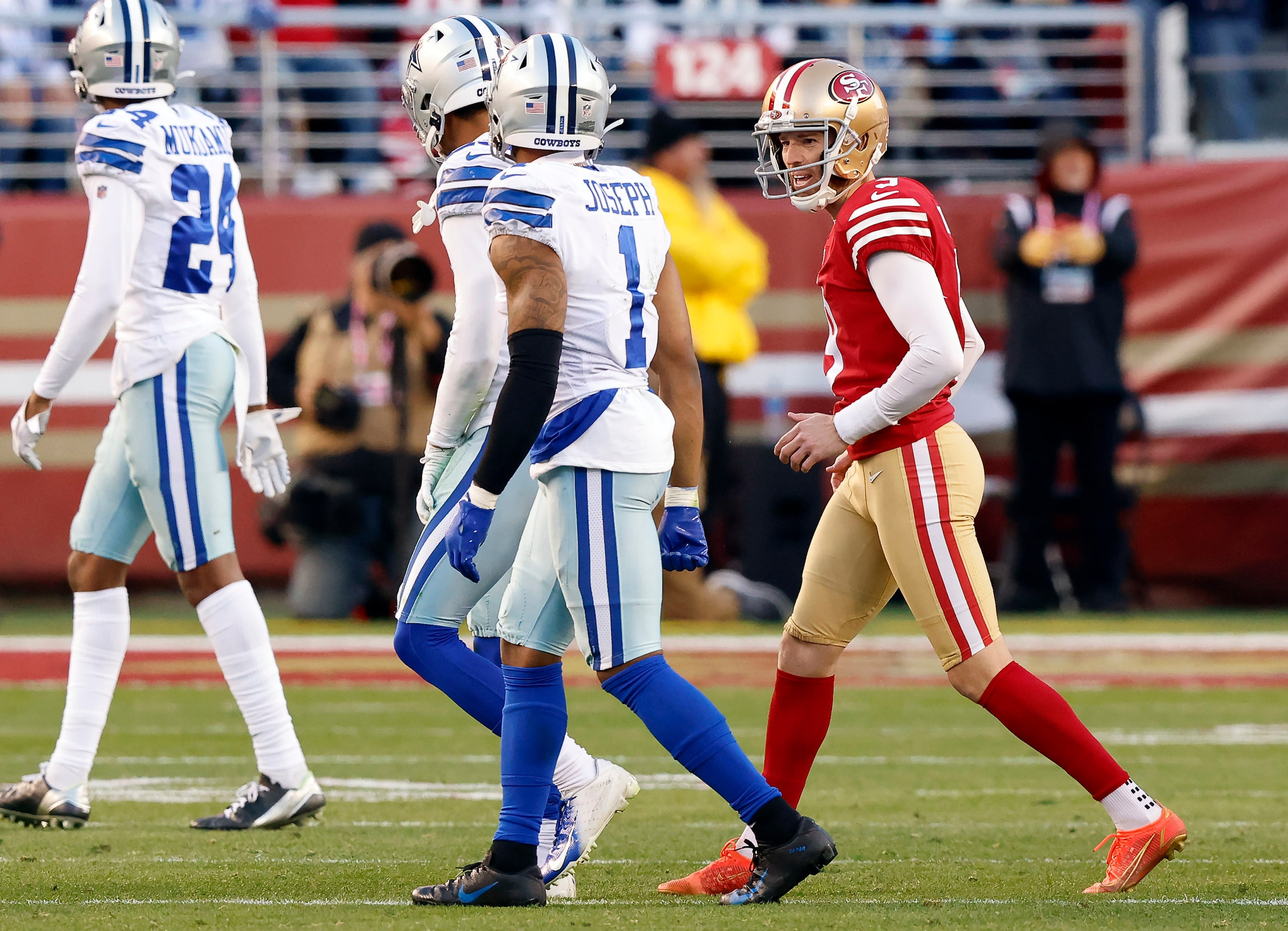 San Francisco 49ers place kicker Robbie Gould (9) taunts Dallas Cowboys cornerback Kelvin...